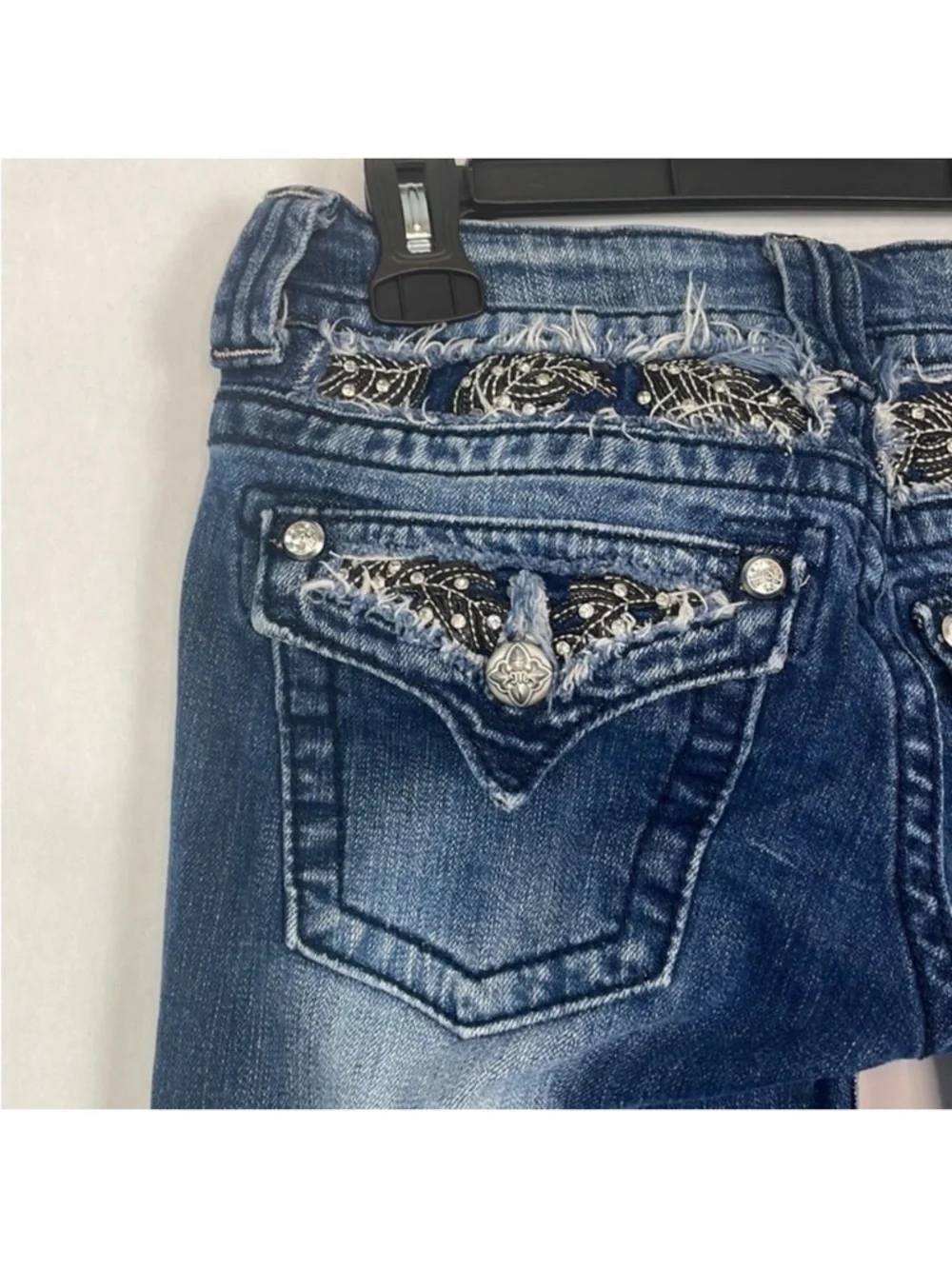 Miss Me Women’s Blue Denim Capri Jeans Low Rise Embellished Flap Pocket Size 27.